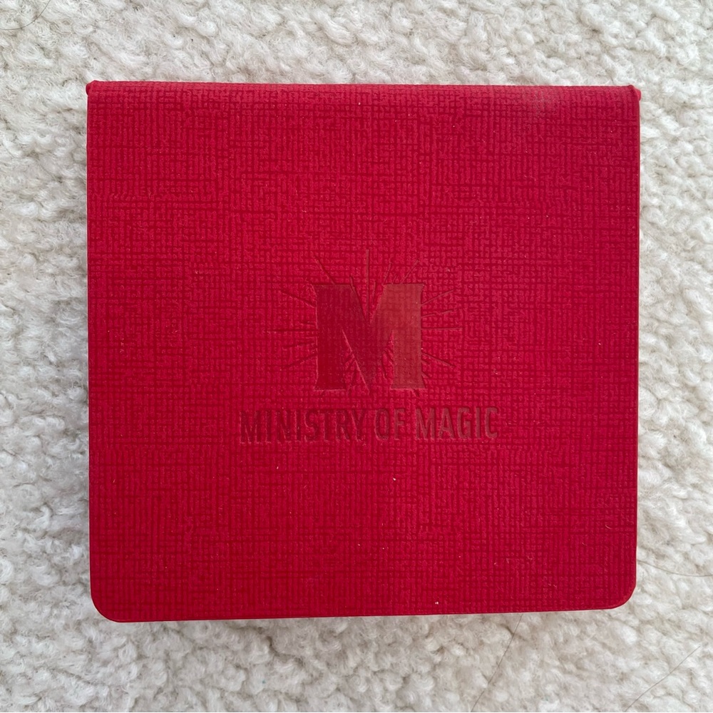 "Harry Potter" LitJoy Ministry of Magic Red Sticky Notes + Case